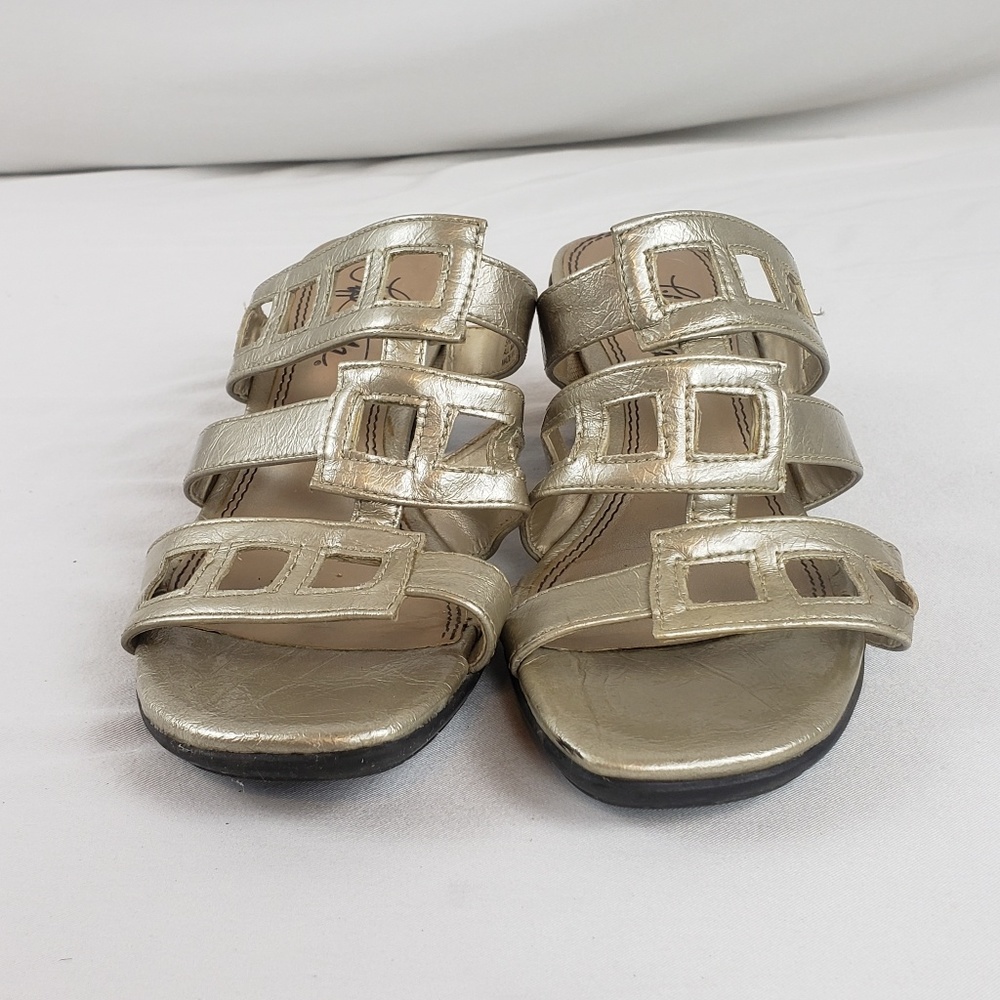 Life Stride gold heel